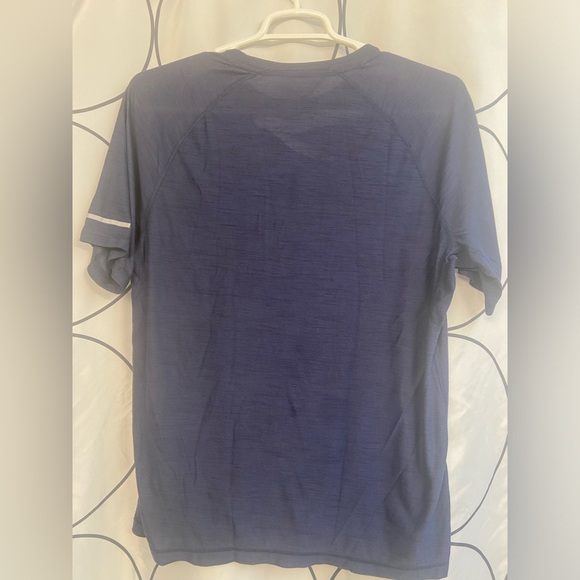 Old Navy Active Breathe On T-shirt - Picture 2 of 4